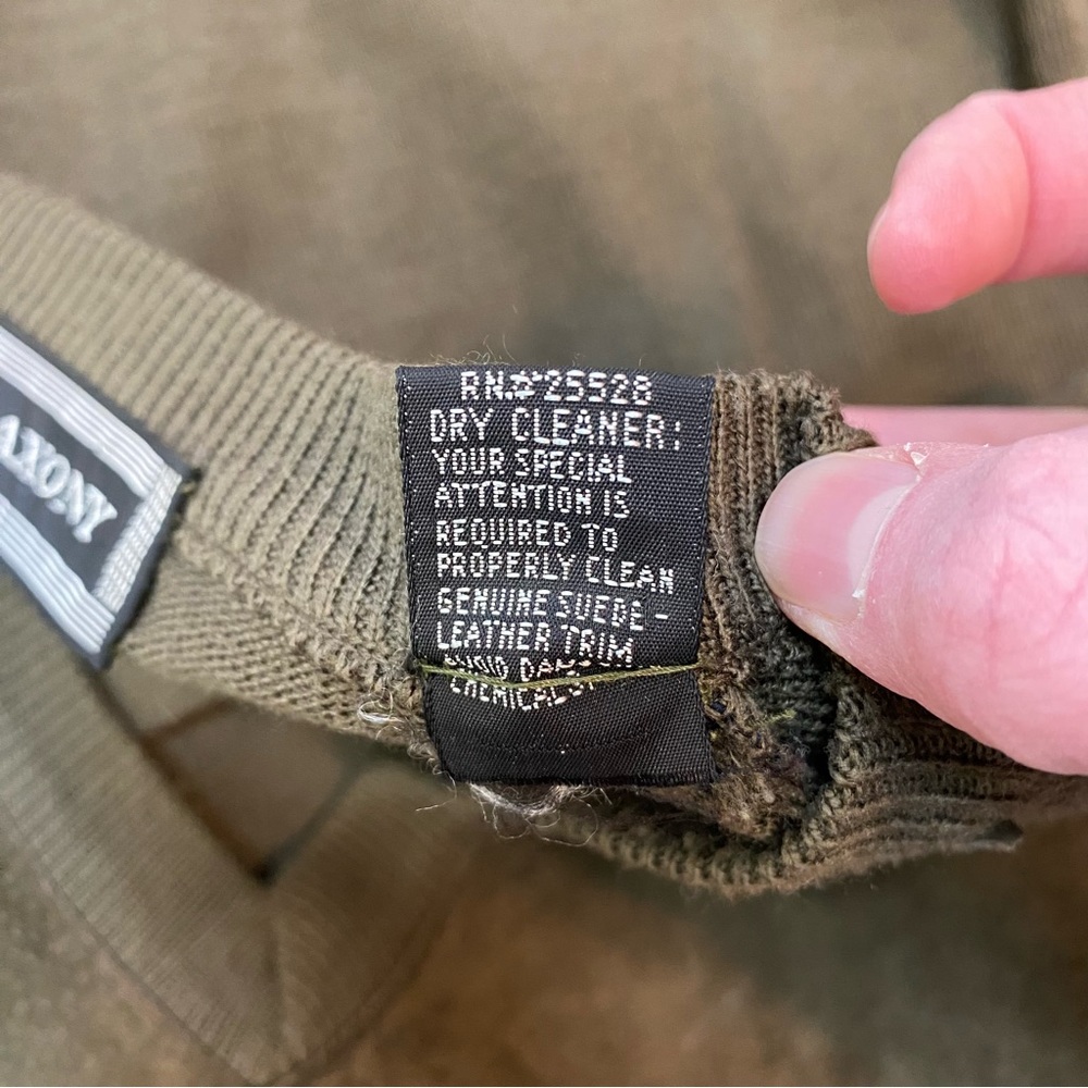 Saxony Vintage Men’s V Neck Olive Green Sweater - Picture 7 of 7